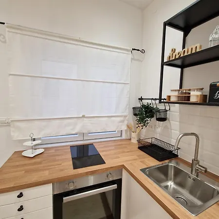 Small House Saint Michael 시베니크