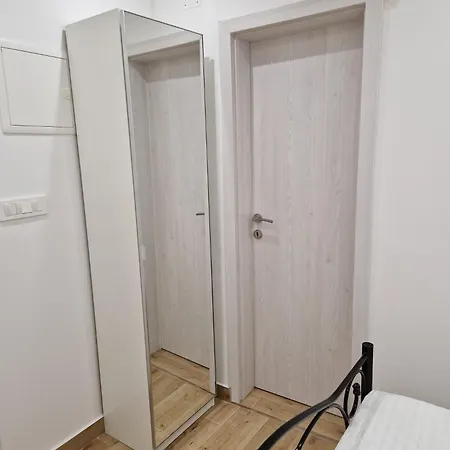 Small House Saint Michael * שיבניק