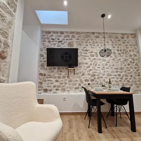 Small House Saint Michael 아파트 시베니크