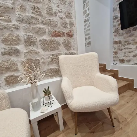 Small House Saint Michael 아파트