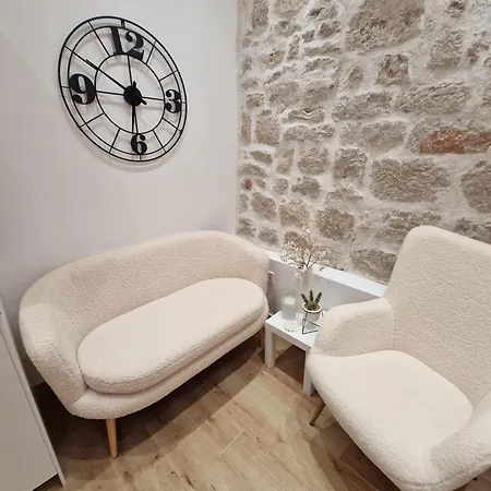 Small House Saint Michael 아파트 시베니크