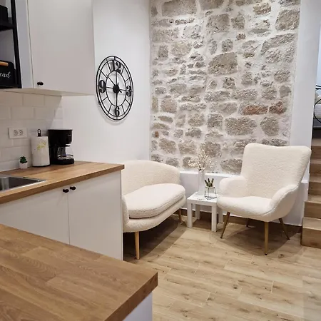 Small House Saint Michael *