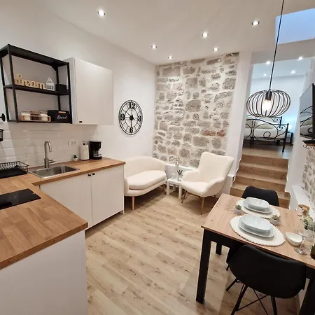 Апартаменты Small House Saint Michael