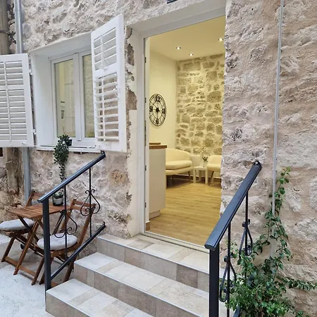 아파트 Small House Saint Michael *