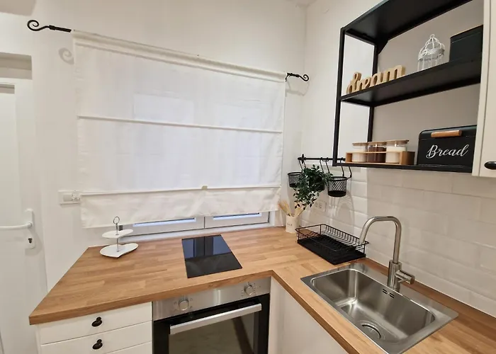 Small House Saint Michael Szybenik