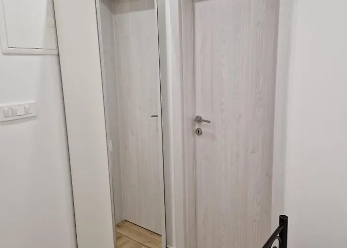 Small House Saint Michael * 希贝尼克