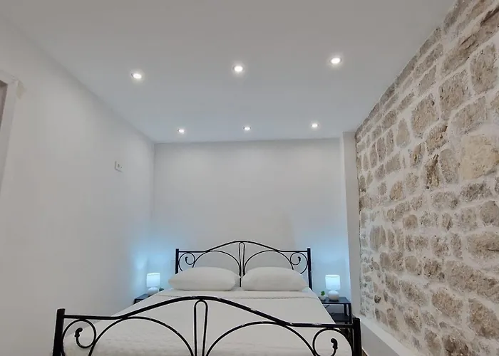 Small House Saint Michael