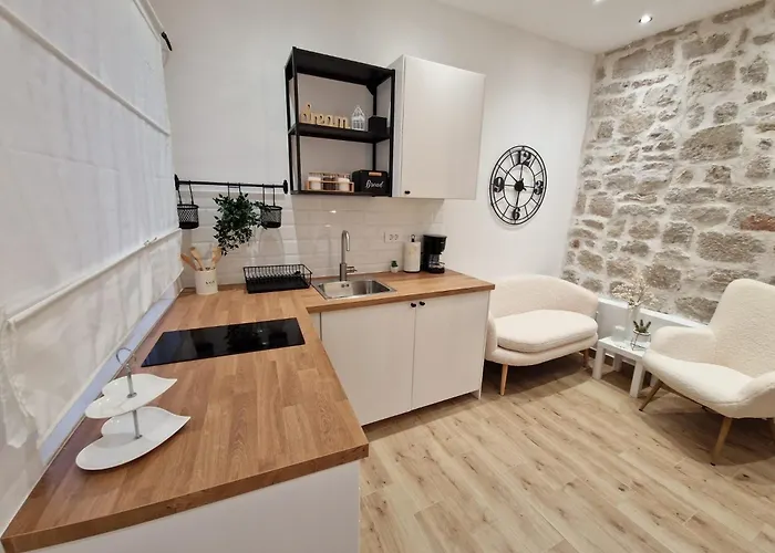 Small House Saint Michael * 希贝尼克