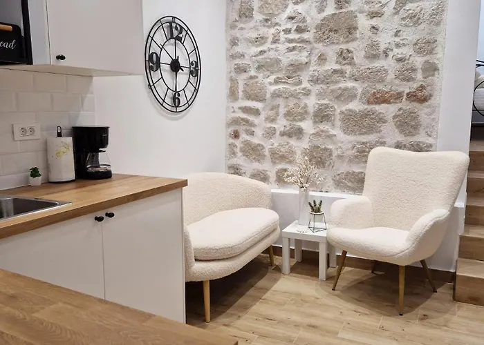 Small House Saint Michael *